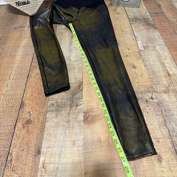 Assets by Spanx Black and Gold Faux Leather Leggings Size Medium - Picture 4 of 9
